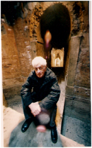 Loriano Macchiavelli ne "I sotterranei di Bologna" (Foto Iguana Press) Loriano Macchiavelli ne "I sotterranei di Bologna" (Foto Iguana Press)